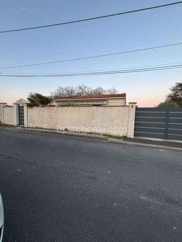 Maison à ROULLET-SAINT-ESTEPHE