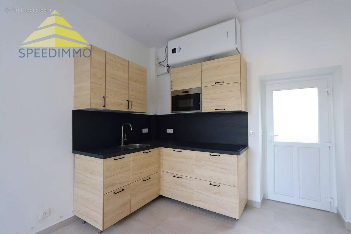 Appartement à MANDRES-LES-ROSES