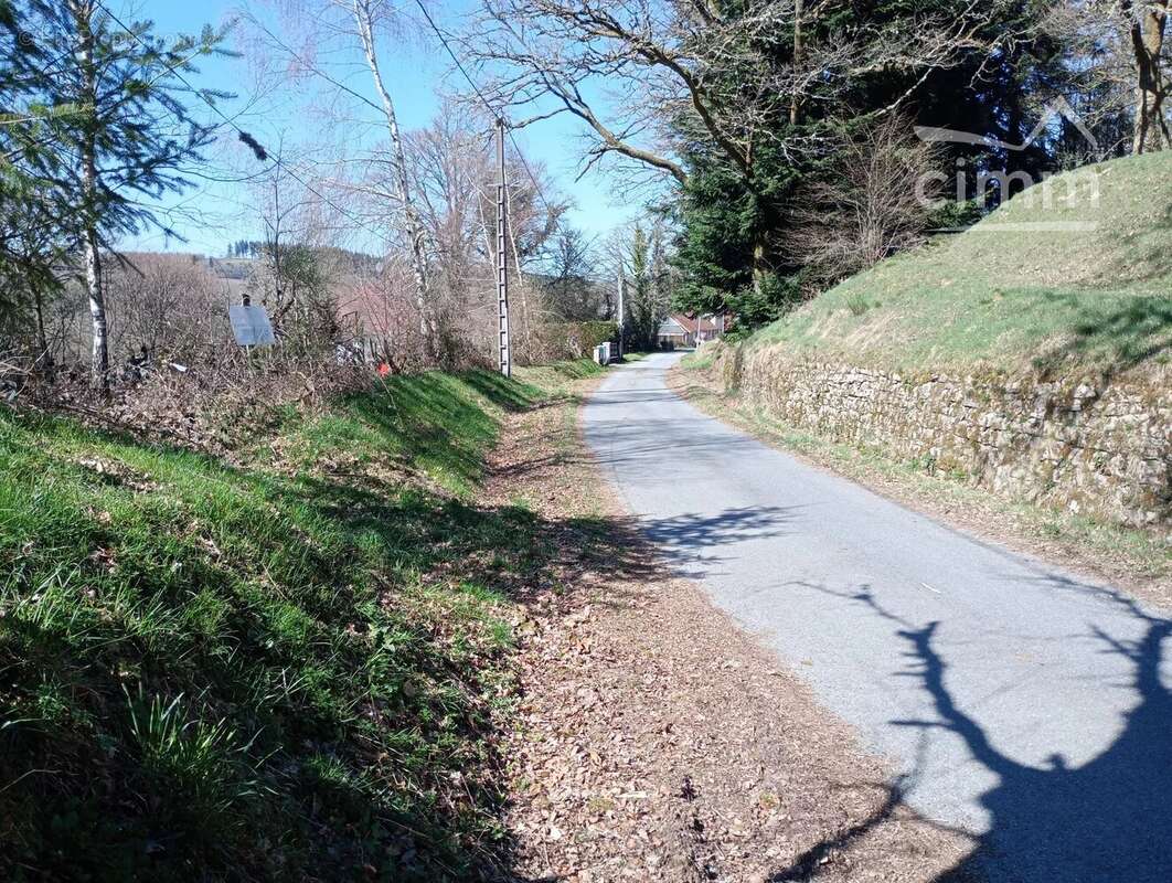Terrain à ROYERE-DE-VASSIVIERE
