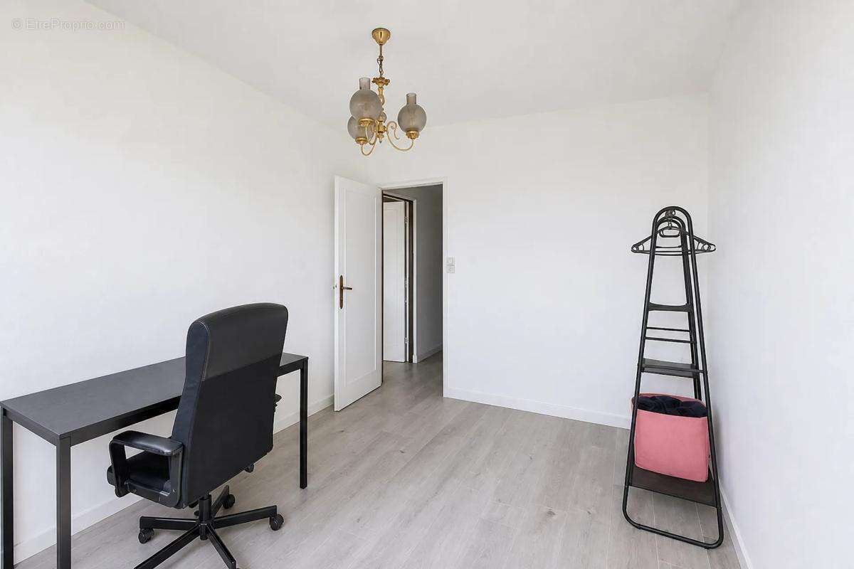 Appartement type F3 avec double séjour - photo 5