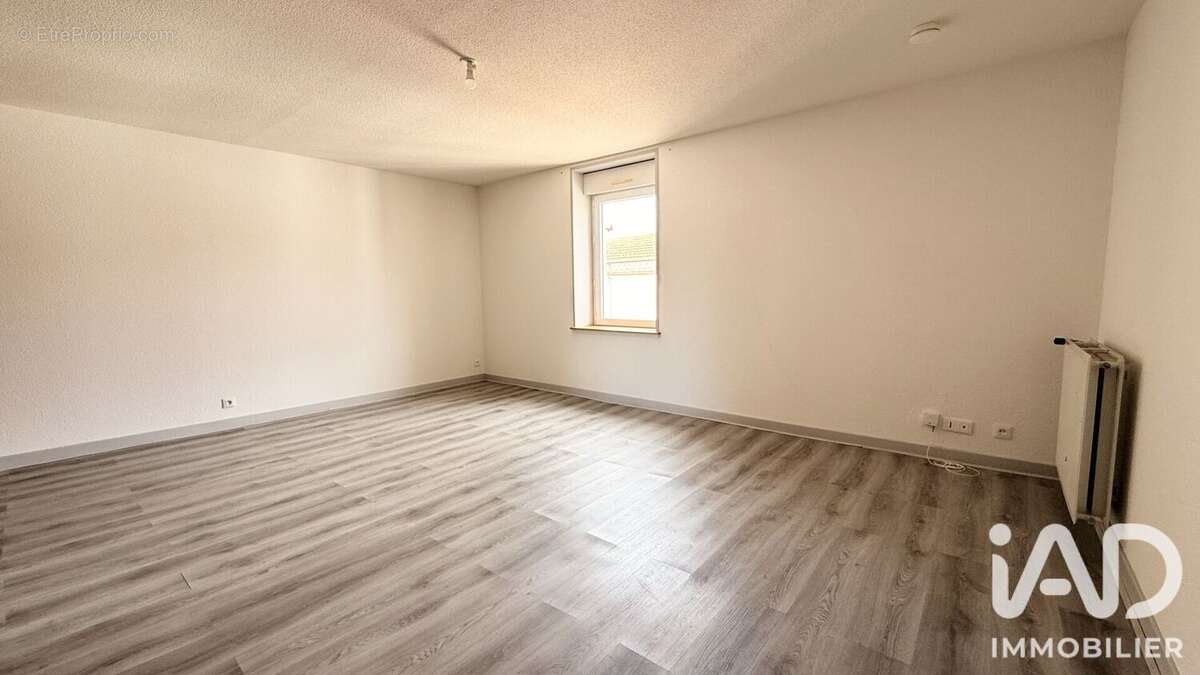 Appartement 420 m² à Roanne  - photo 2