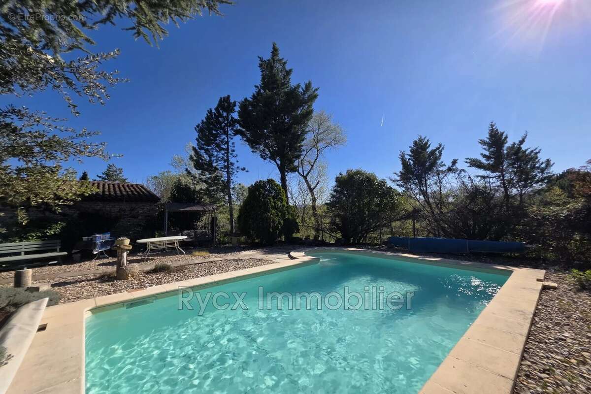 Maison 150 m² à Gordes  - photo 4