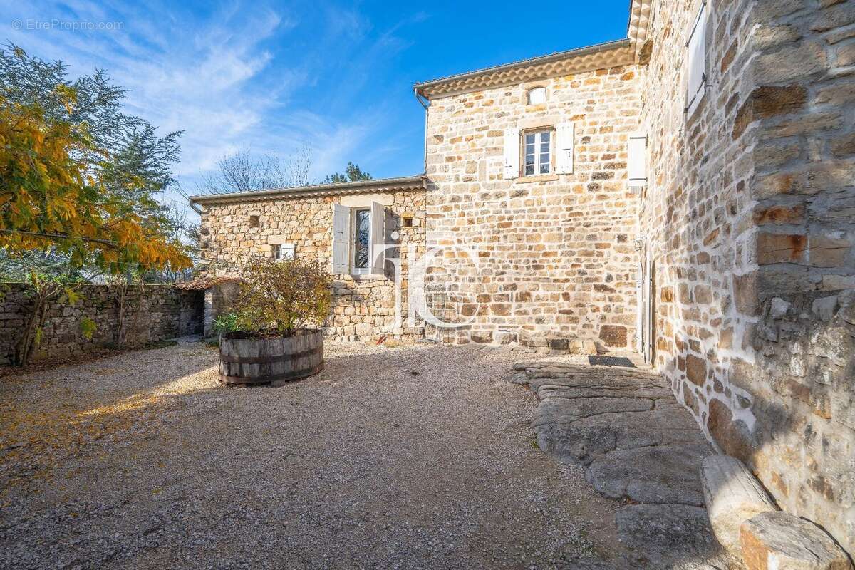 Maison à LABLACHERE