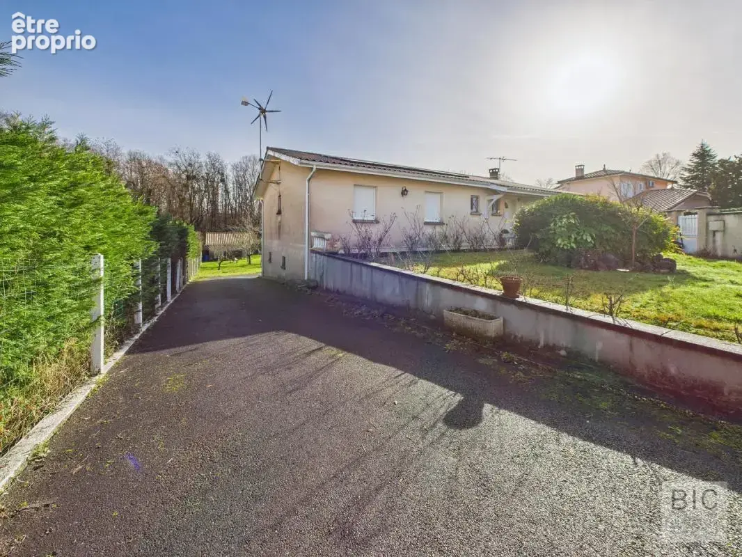 A vendre jolie maison à faible émission avec grand jardiin, atelier, garage et piscine - photo 17