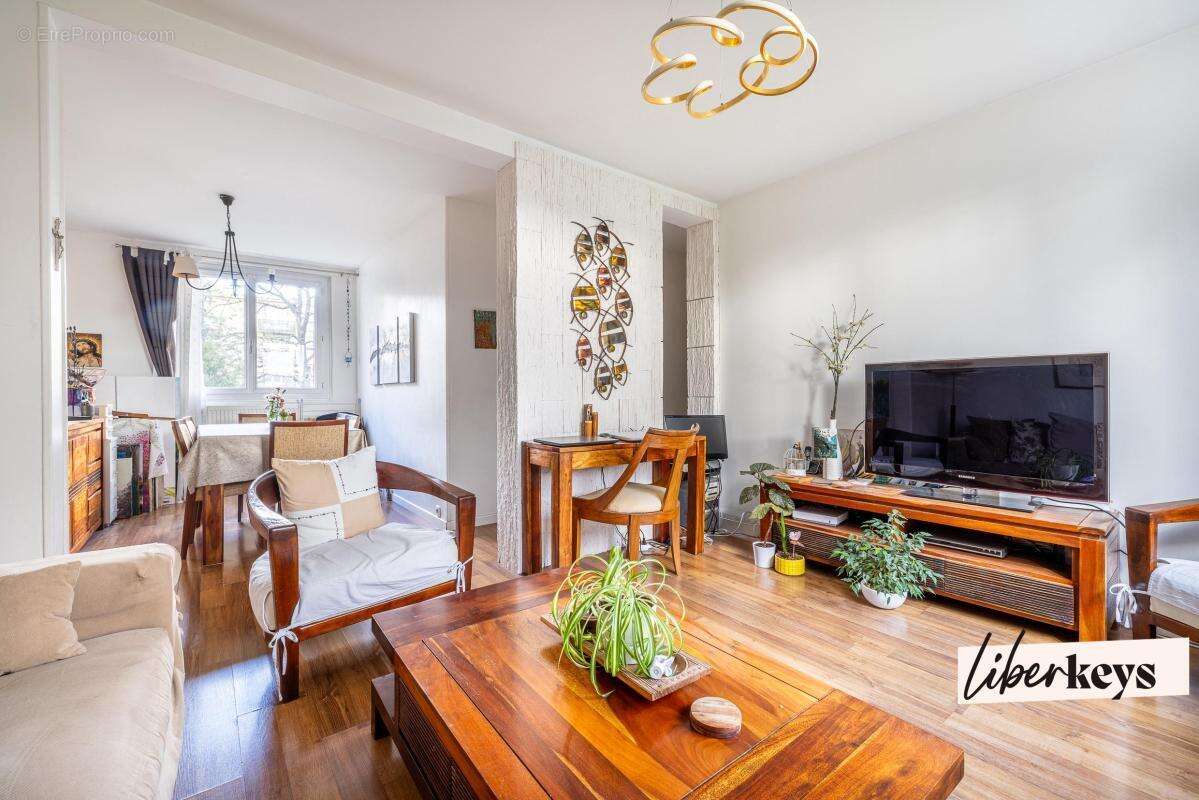 Appartement à SAINTE-GENEVIEVE-DES-BOIS