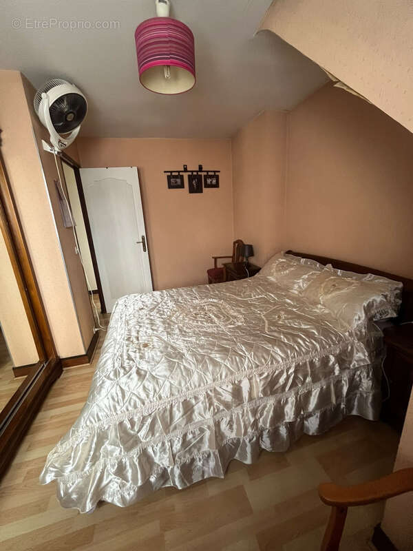 DRANCY LES OISEAUX - Maison 5 pièces 3 chambres- Sous-Sol total-Combles-Garage- Jardin-Terrasse - photo 6