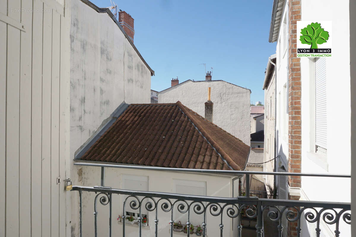 Vaise centre T1 calme et lumineux dans copropriété pleine de charmes - photo 10