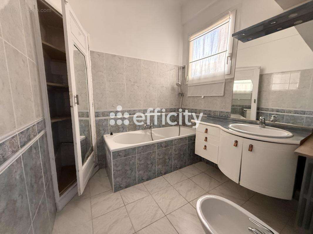 Appartement à MARSEILLE-8E