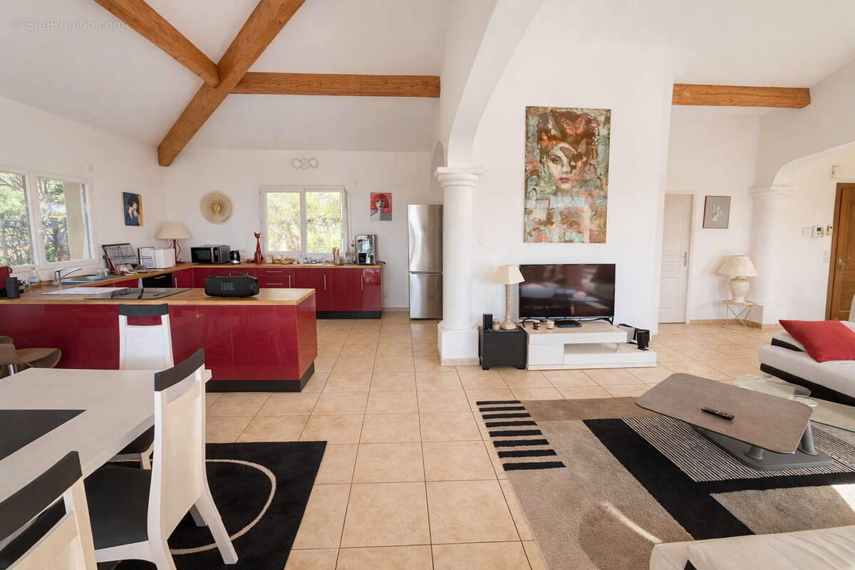 Maison à SOLLIES-VILLE