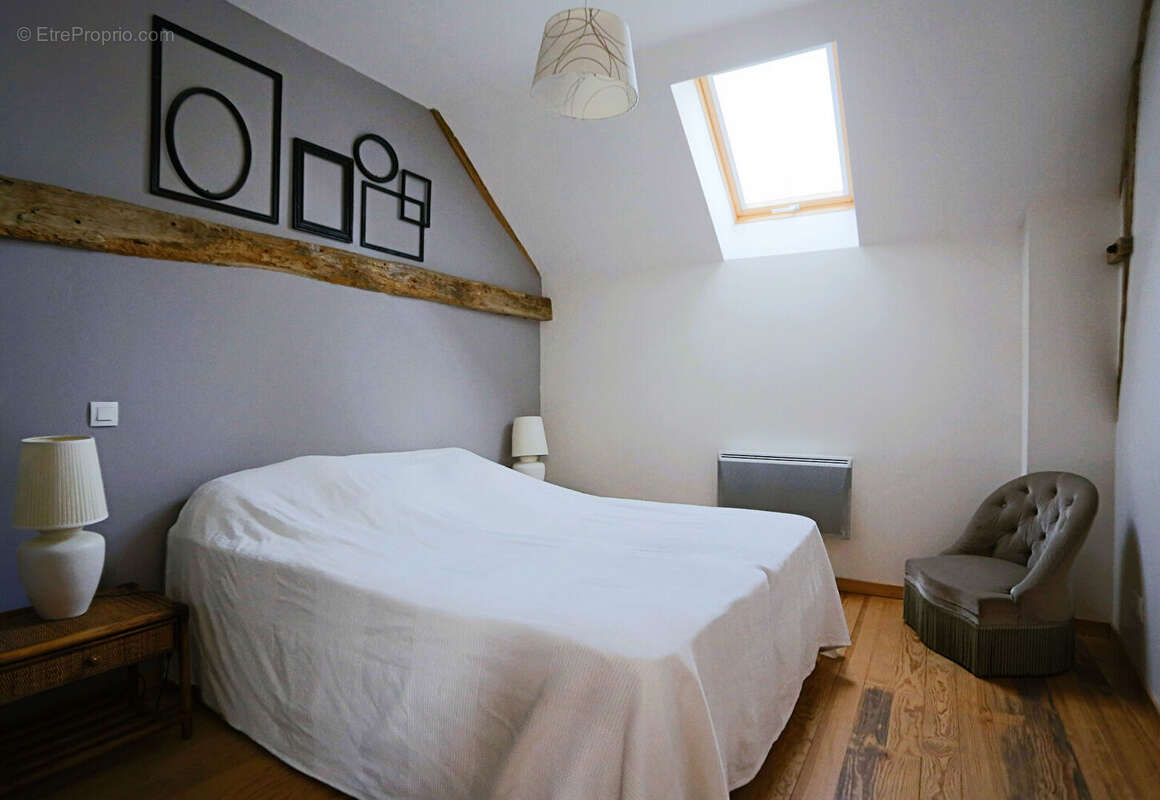 Propriété à Pouzol  composé d'une maison de 205m² et un gite de 92m² - photo 6