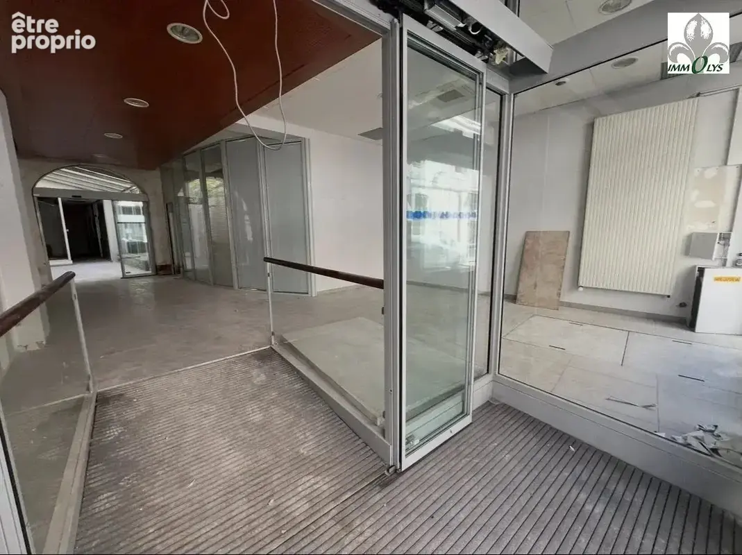 Local professionnel centre-ville 6 bureaux à fort potentiel de - photo 5