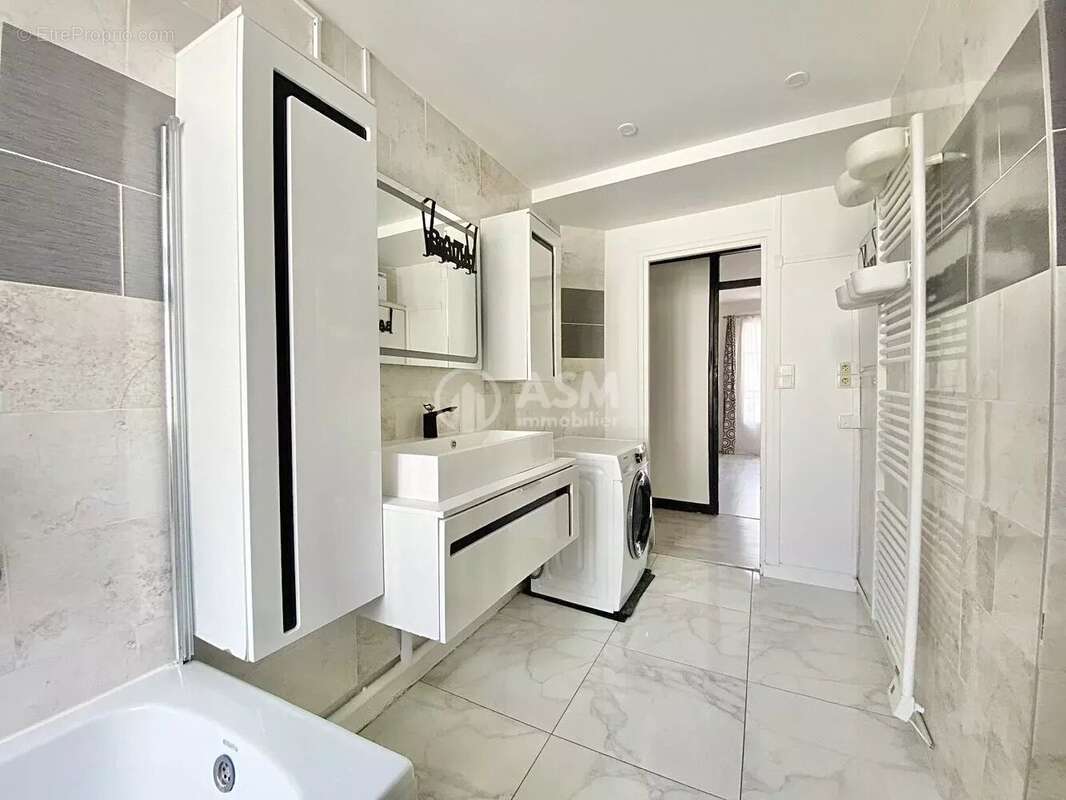 Appartement à COURBEVOIE