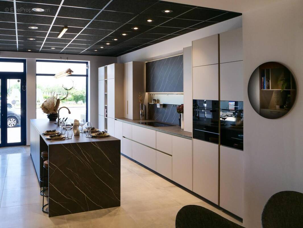 Photo 1 - Commerce à MACON