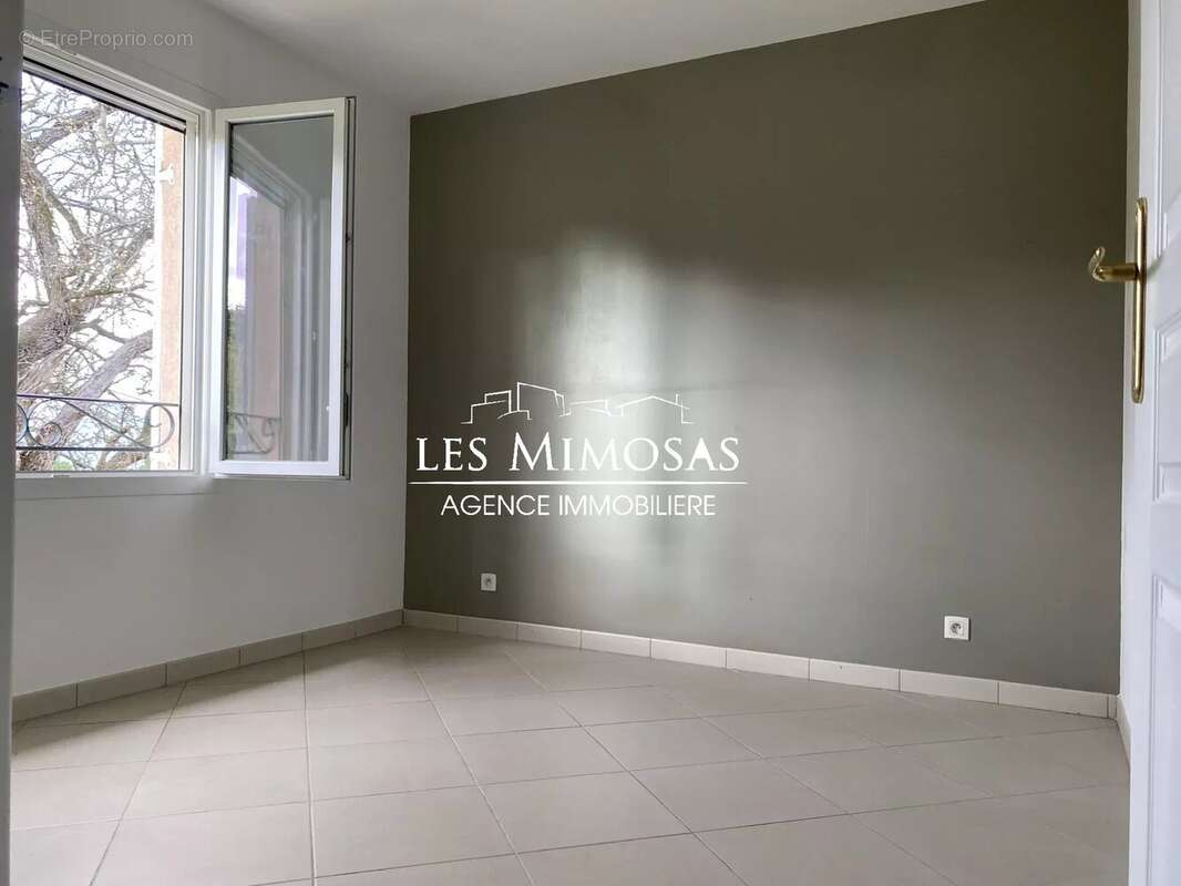 Maison à BAGNOLS-EN-FORET