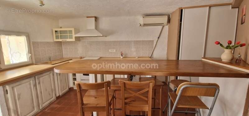 Maison à SAINT-MITRE-LES-REMPARTS