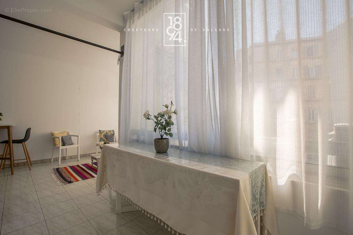 Appartement à MARSEILLE-2E
