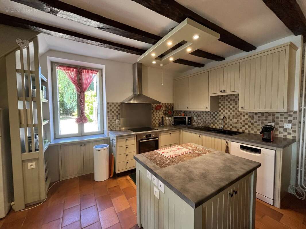 Maison familiale impeccable avec piscine et grand jardin - photo 6