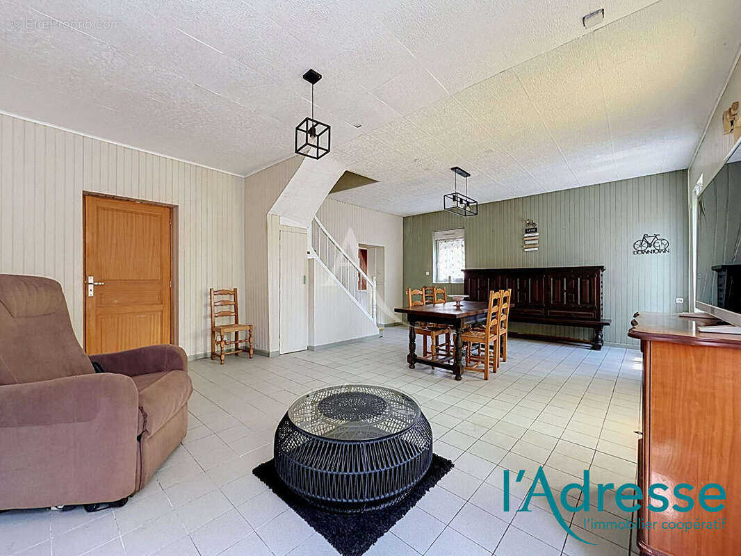 Maison Ernee 4 pièce(s) 95 m², terrain 868 m² - photo 3