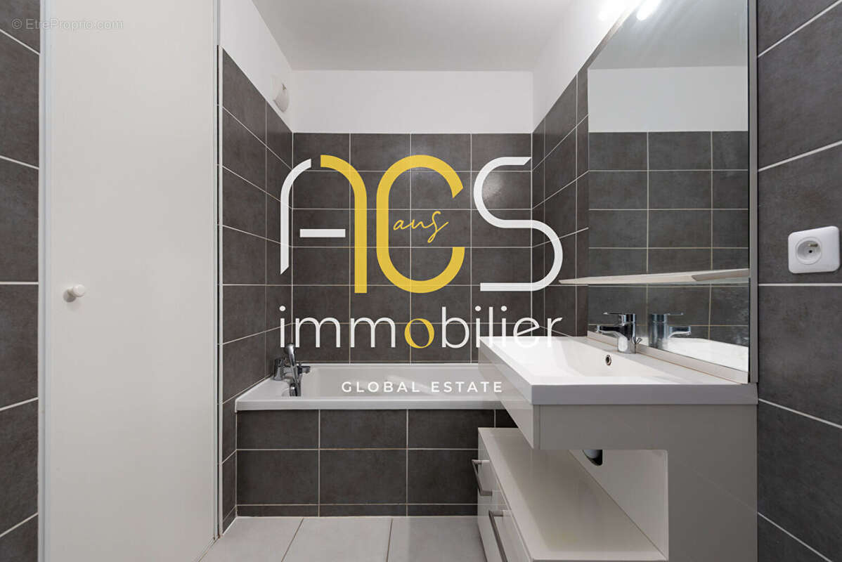 Appartement à CHATEAUNEUF-LES-MARTIGUES
