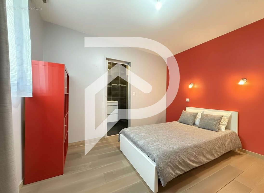 Maison à SAINT-LAURENT-D'AIGOUZE