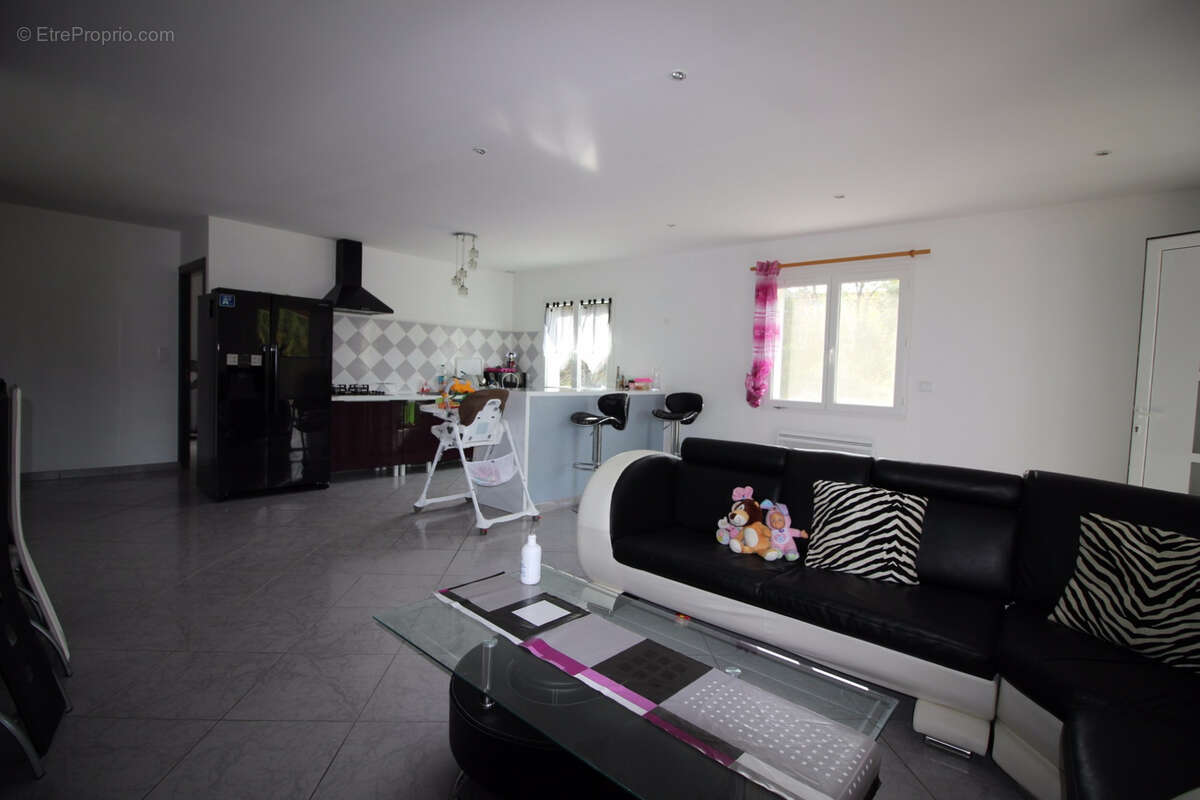 Maison de 210 m2. Terrain de 860 m2. - photo 5
