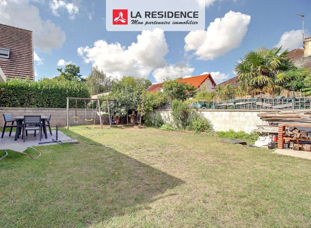 Maison à SAINT-ETIENNE-DU-ROUVRAY