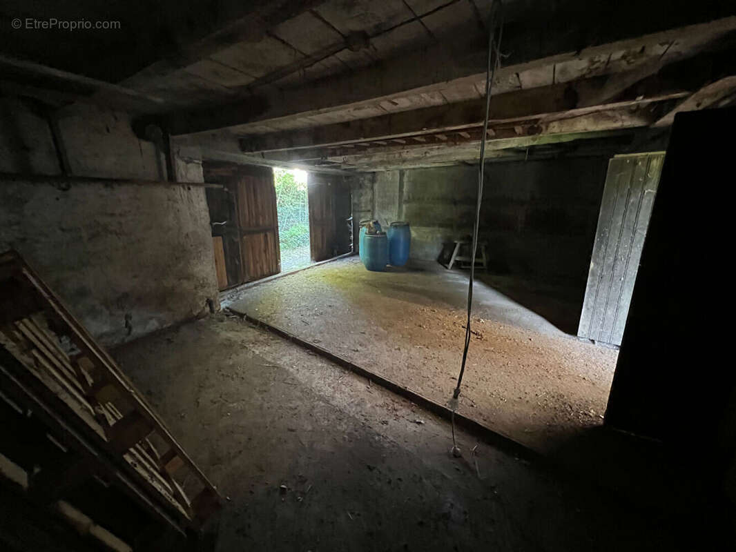 A VENDRE - Ancienne écurie avec terrain attenant - 85 m² développés - SAINT GENIEZ D'OLT - photo 5