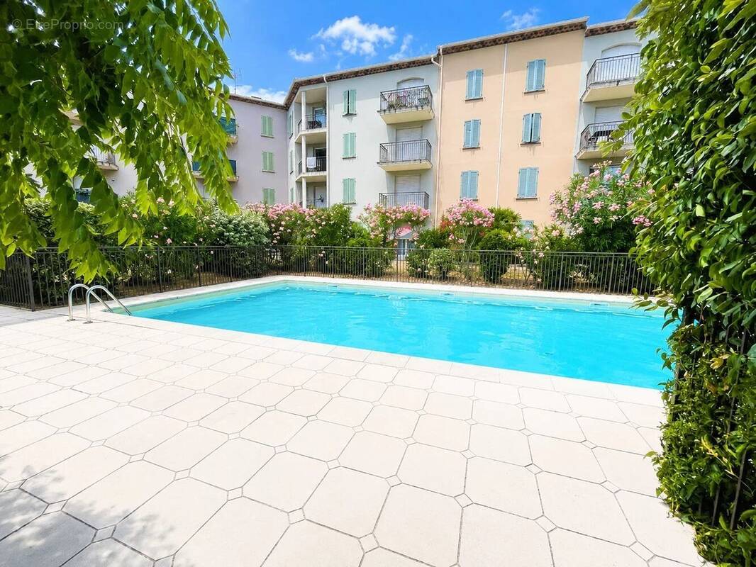 Appartement à LE LUC
