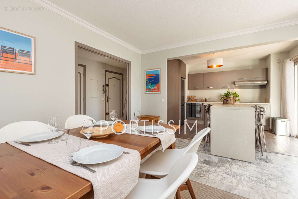 Appartement à SAINT-LAURENT-DU-VAR