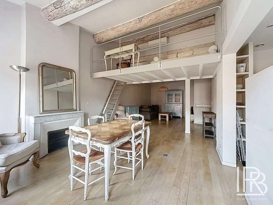 Appartement à MARSEILLE-1E