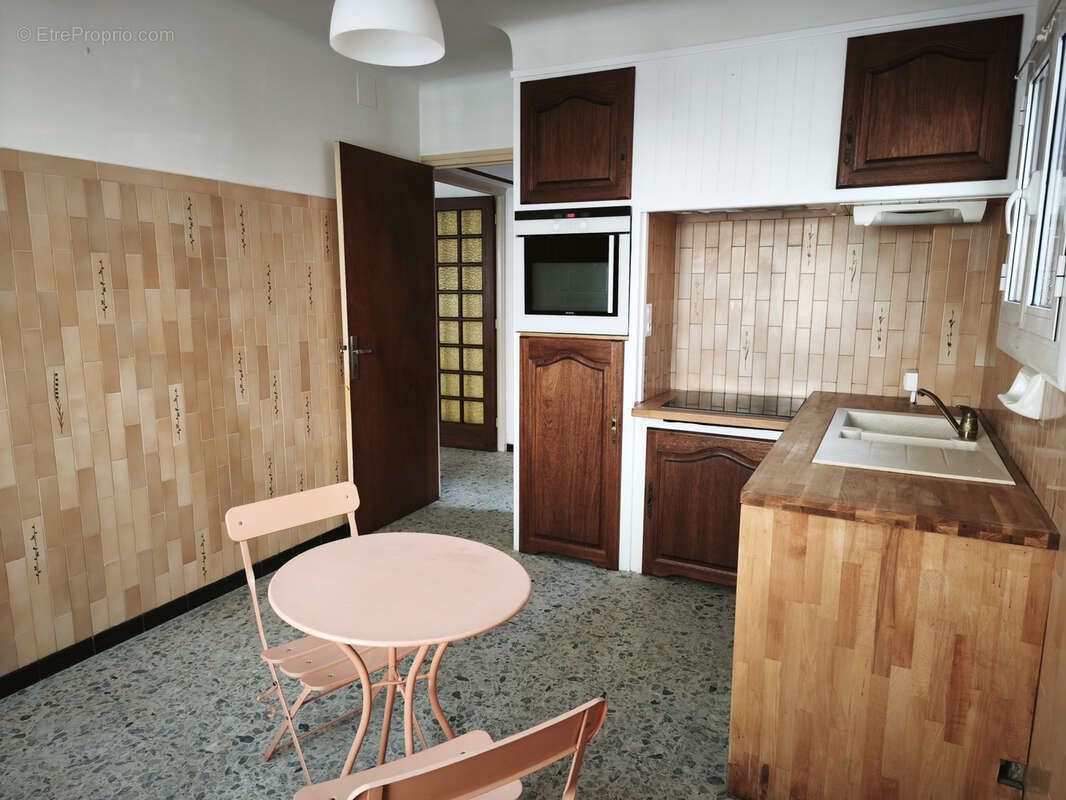 Maison à SAINT-LAURENT-DE-LA-SALANQUE