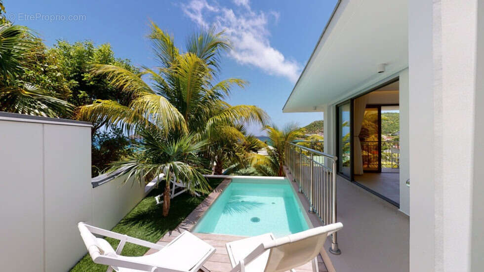 Maison à CAPESTERRE-BELLE-EAU