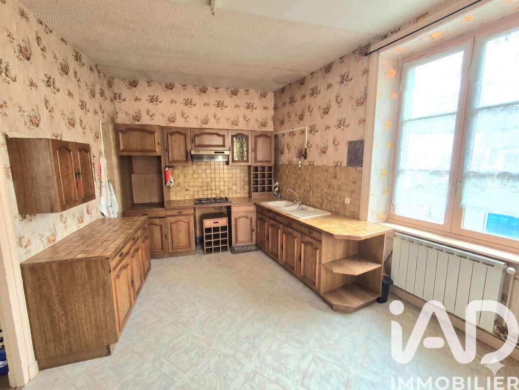 Maison 355 m² à Saint-Just-En-Chevalet  - photo 9