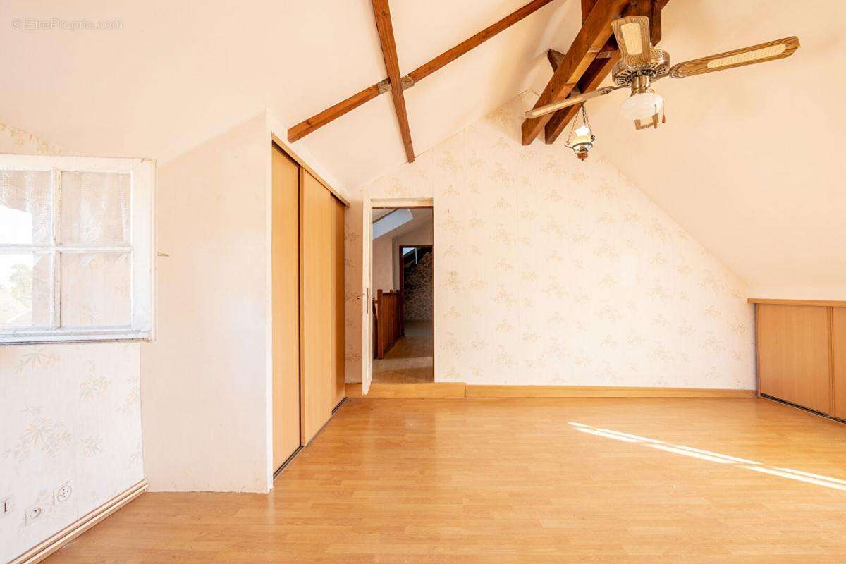 Maison à AZE