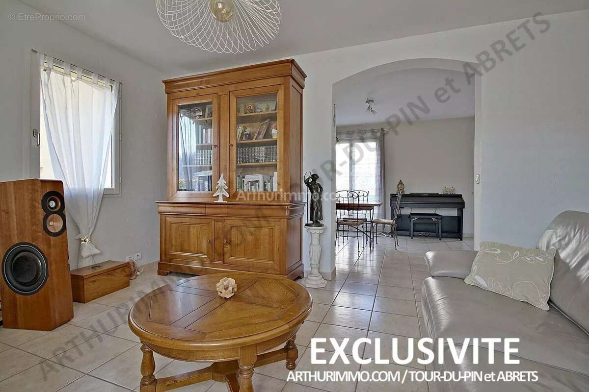 Maison à LA TOUR-DU-PIN