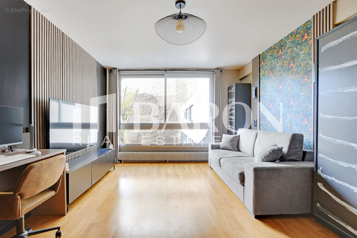 Appartement à PARIS-16E