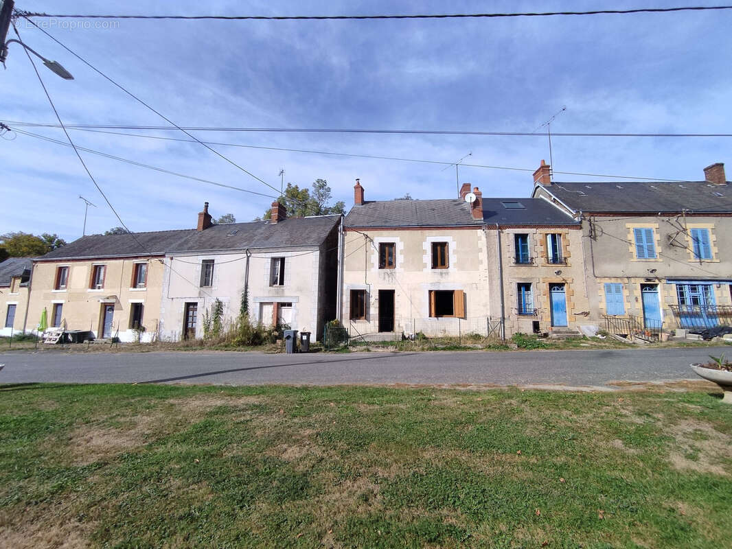 Maison à SAINT-PRIEST-LA-MARCHE