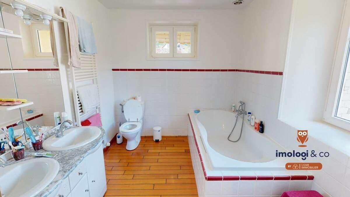 Maison à MOUTHIER-HAUTE-PIERRE