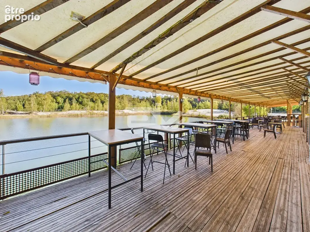 Propriété d'Exception au Coeur de la Nature, plan d'eau, restaurant, chalet, maison d'habitation et dépendances - photo 1