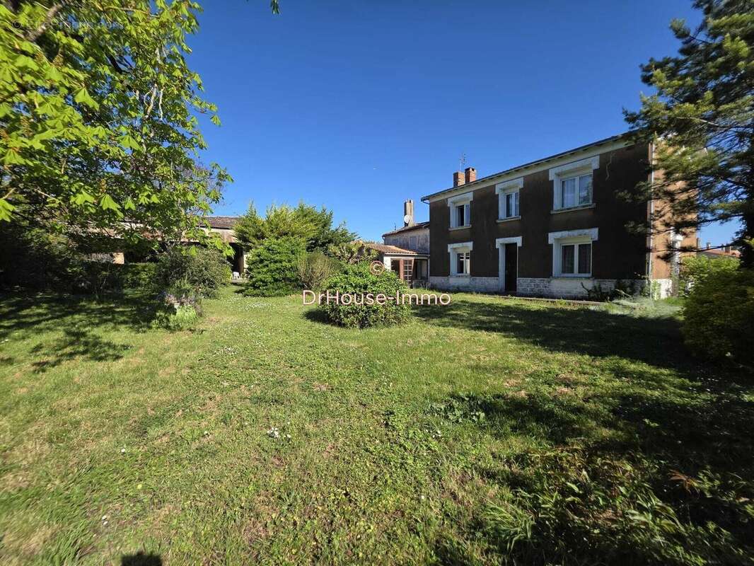 Maison à LA GREVE-SUR-MIGNON