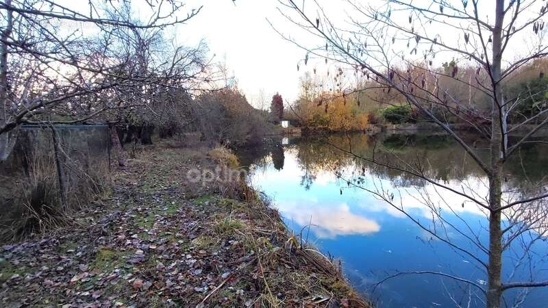 Terrain à MEZIERES-SUR-OISE
