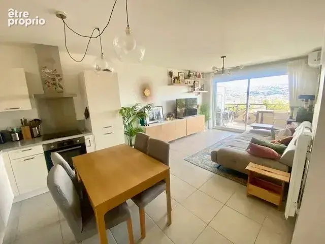 Appartement à SAINT-LAURENT-DU-VAR