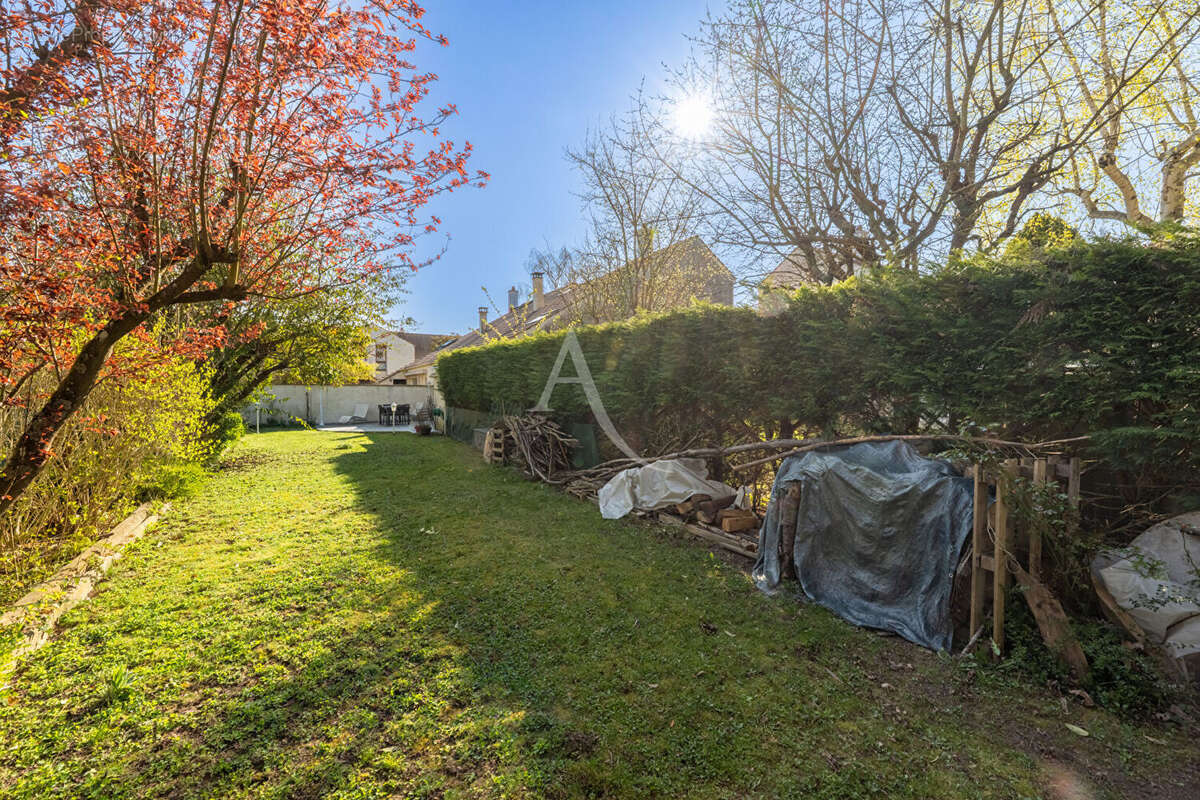 Maison à JOUY-LE-MOUTIER