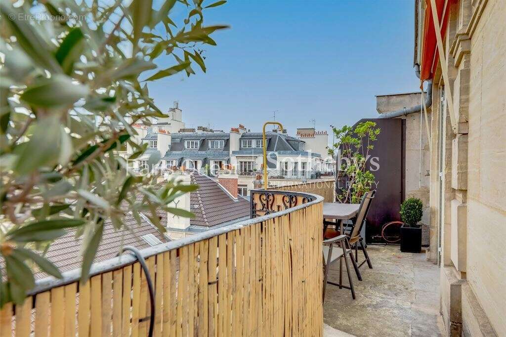 Appartement à PARIS-17E