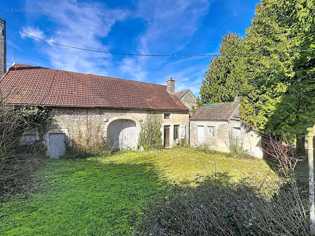 Maison à SAINT-BROING-LES-MOINES