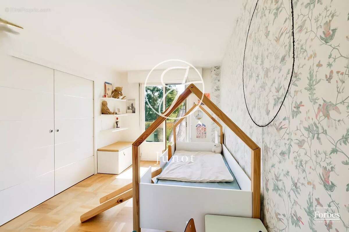 Appartement à VILLE-D'AVRAY