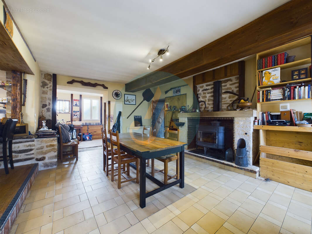 Maison à SAINT-REVERIEN