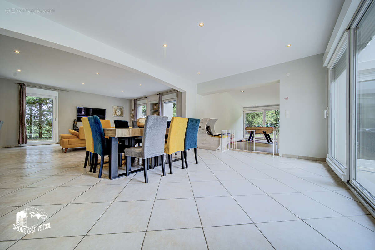 Maison à COIN-LES-CUVRY