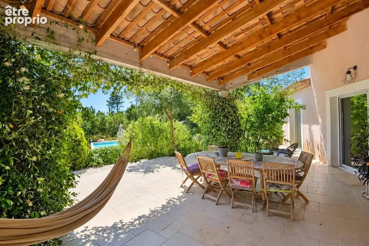 Saint-Paul-en-Forêt – Villa avec piscine, cinq chambres et séjour cathédrale - photo 8