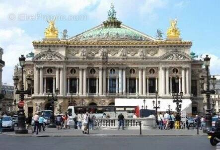 Commerce à PARIS-9E